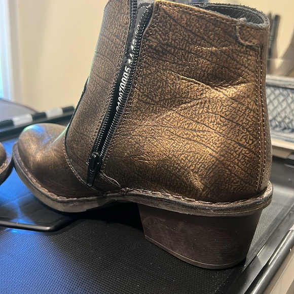 London Fly Ankle Boots made in Portugal Gold and Black - Picture 7 of 10